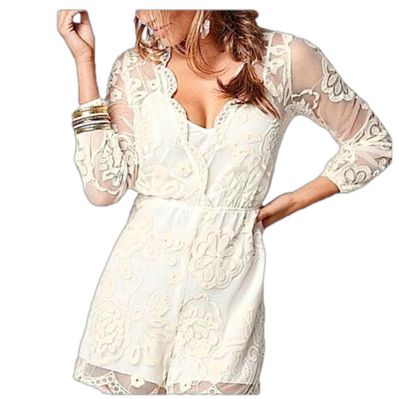 VENUS lace overlay long sleeve cream romper playsuit jumpsuit size XL - Picture 1 of 13